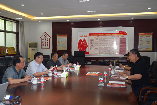 臨汾市市場監(jiān)督管理局局長、非公企業(yè)黨委書記張東紅<br>在科海集團調(diào)研非公黨建工作